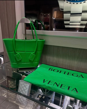 Pre-Owned Bottega Veneta Arco Small Intrecciato-Effect Rubber Tote Bag