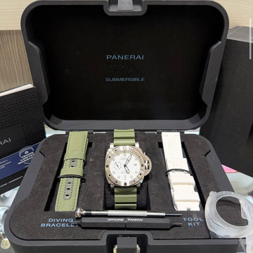 Pre-owned Panerai PAM01226 Submersible (2022)