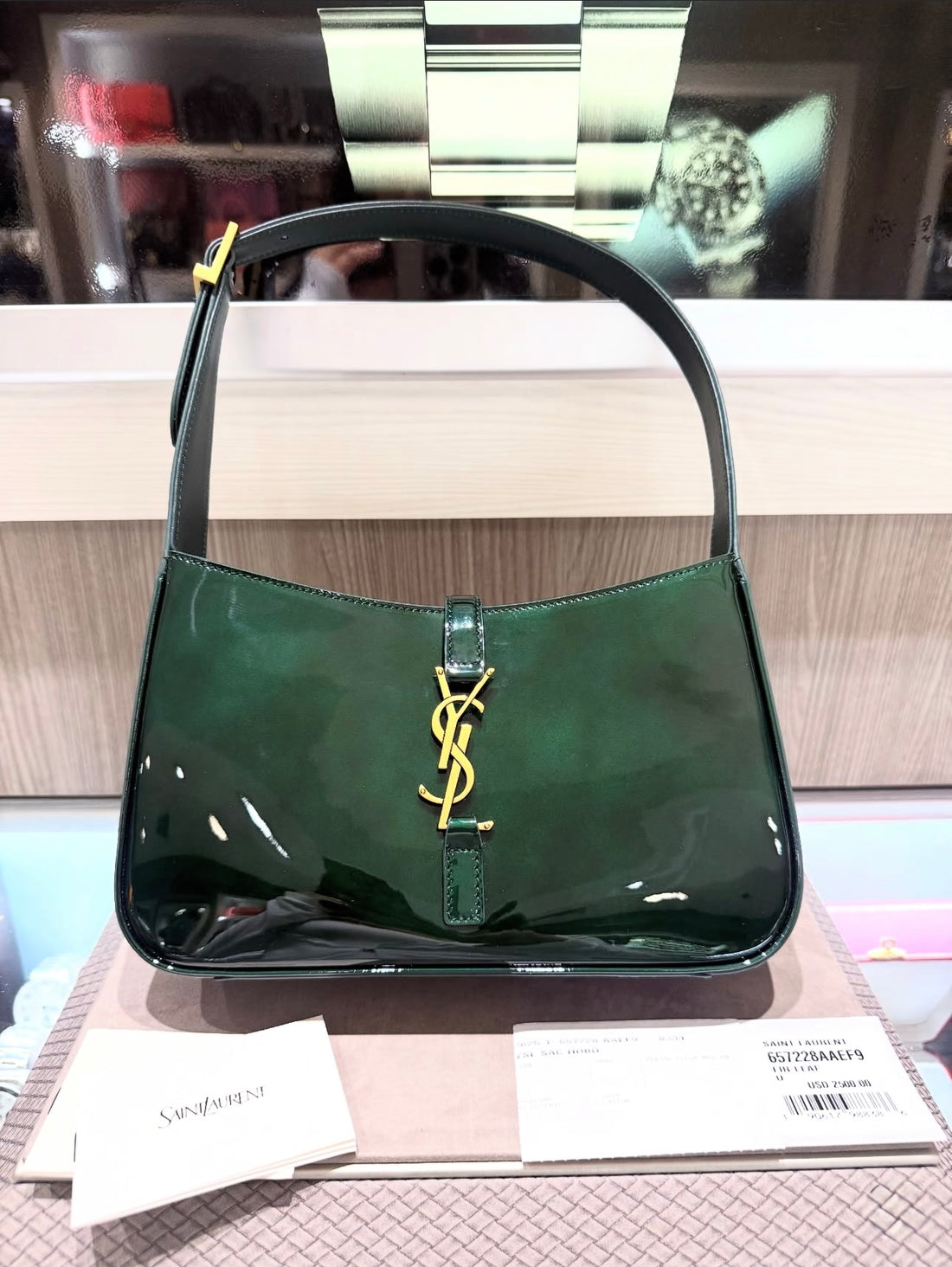 Unworn Saint Laurent Small Le 5 À 7 Patent Leather Shoulder Bag in Fir Leaf (2025)