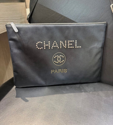Pre-owned Chanel Deauville Large Black Caviar Studded O-Case Pouch (2018)