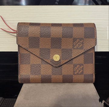 Pre-owned Louis Vuitton Victorine Compact Wallet Damier Ebene with Cerise Red Interior
