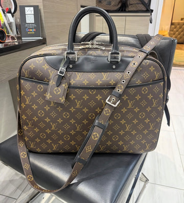 Pre-owned Louis Vuitton LE Large Alize 24 Heures Travel Bag