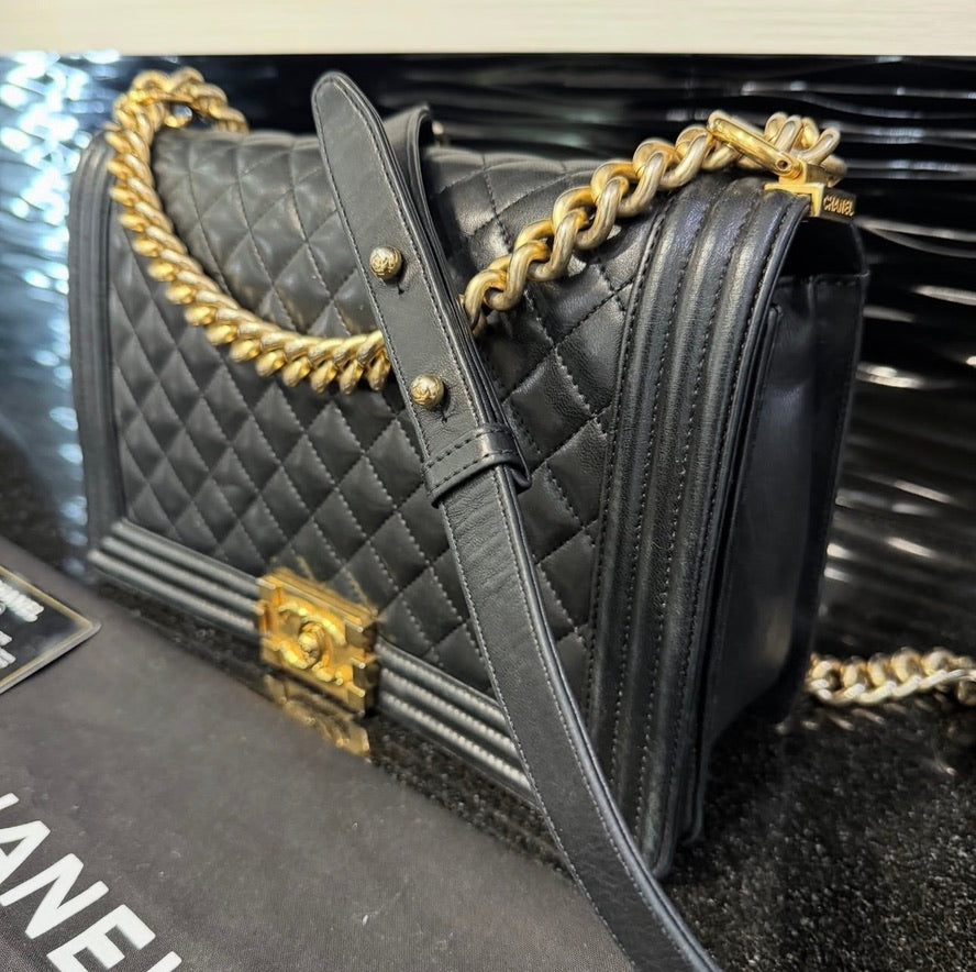 Pre-Owned Chanel Caviar Quilted Large (New Medium) Boy Flap - Black (2015-2016)