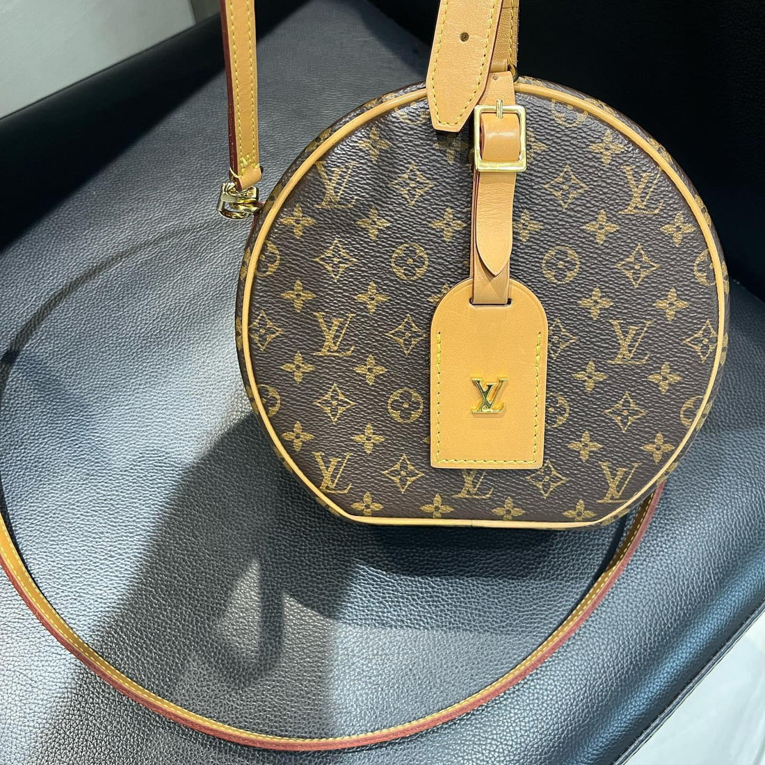 Pre-owned Louis Vuitton Petite Boite Chapeau Round trunk crossbody