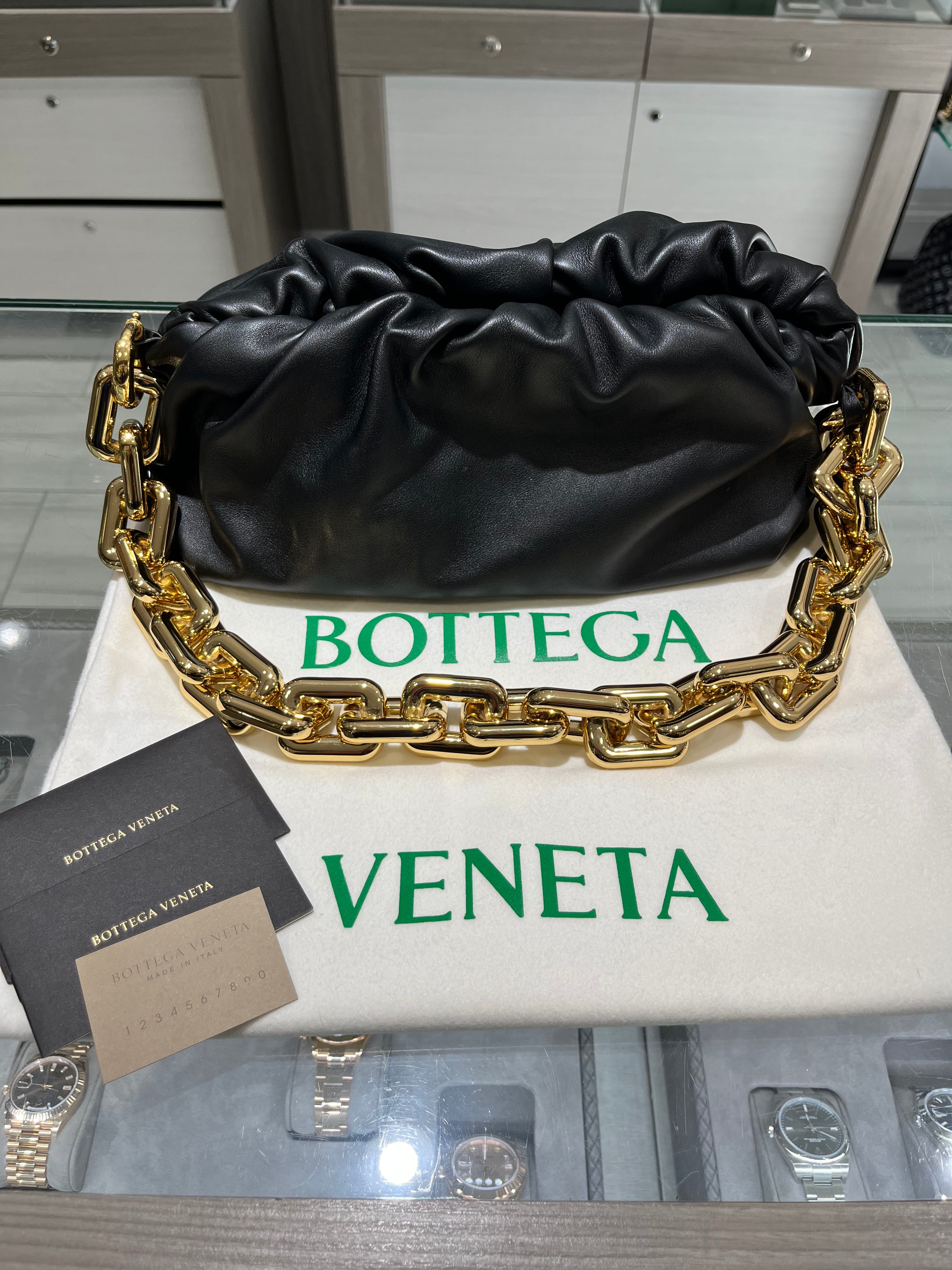 Pre-Owned Bottega Veneta Gold Chain Pouch Black with booklet and duste