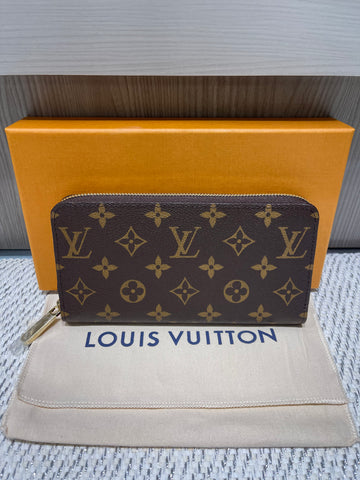 Unworn Louis Vuitton Zippy Wallet in iconic Monogram canvas