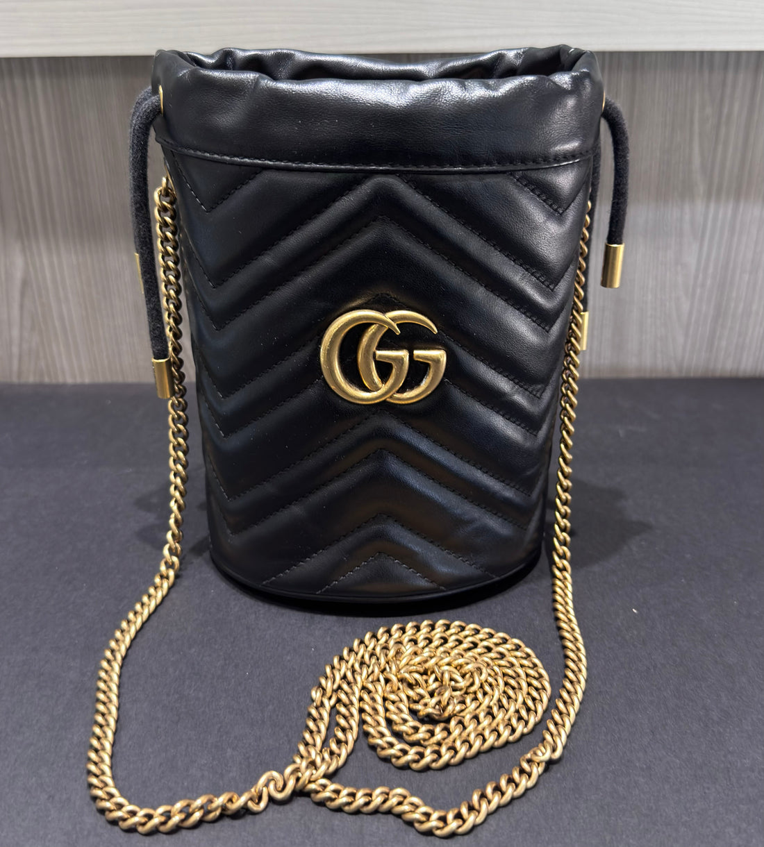Pre-owned Gucci Marmont Black Calfskin Bucket Bag (Style #575163)