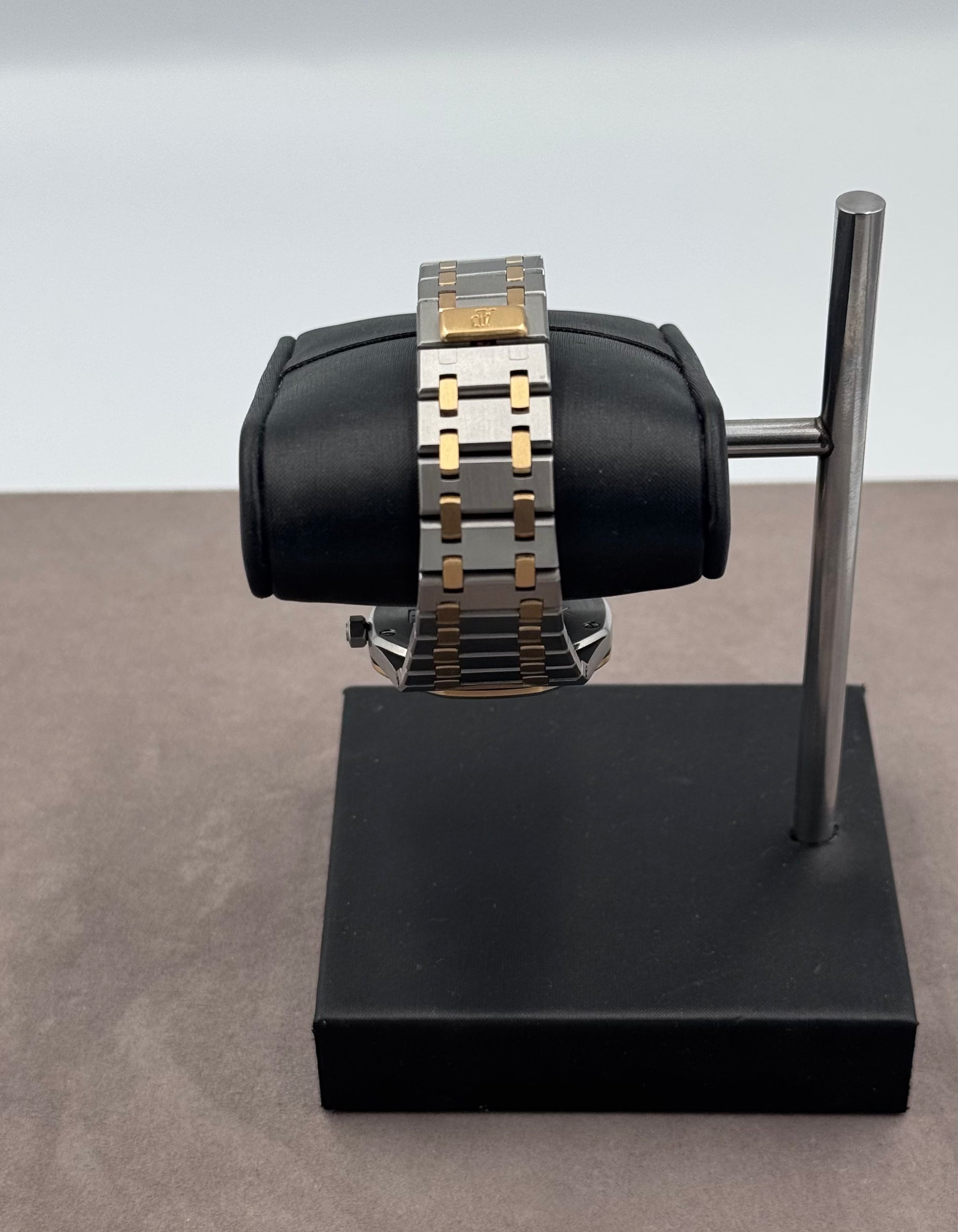 Pre-owned Audemars Piguet Royal Oak Ref. 56303SA (33mm) Champagne Dial (1994)