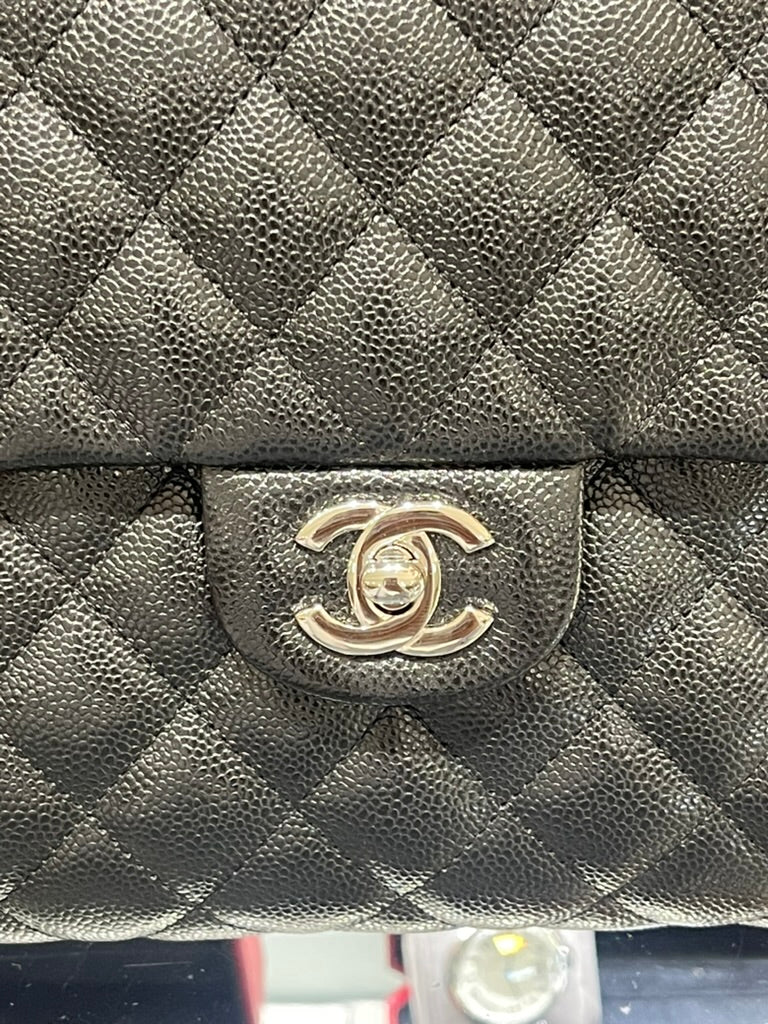 Pre-owned Chanel Caviar Quilted Flap Clutch in Black