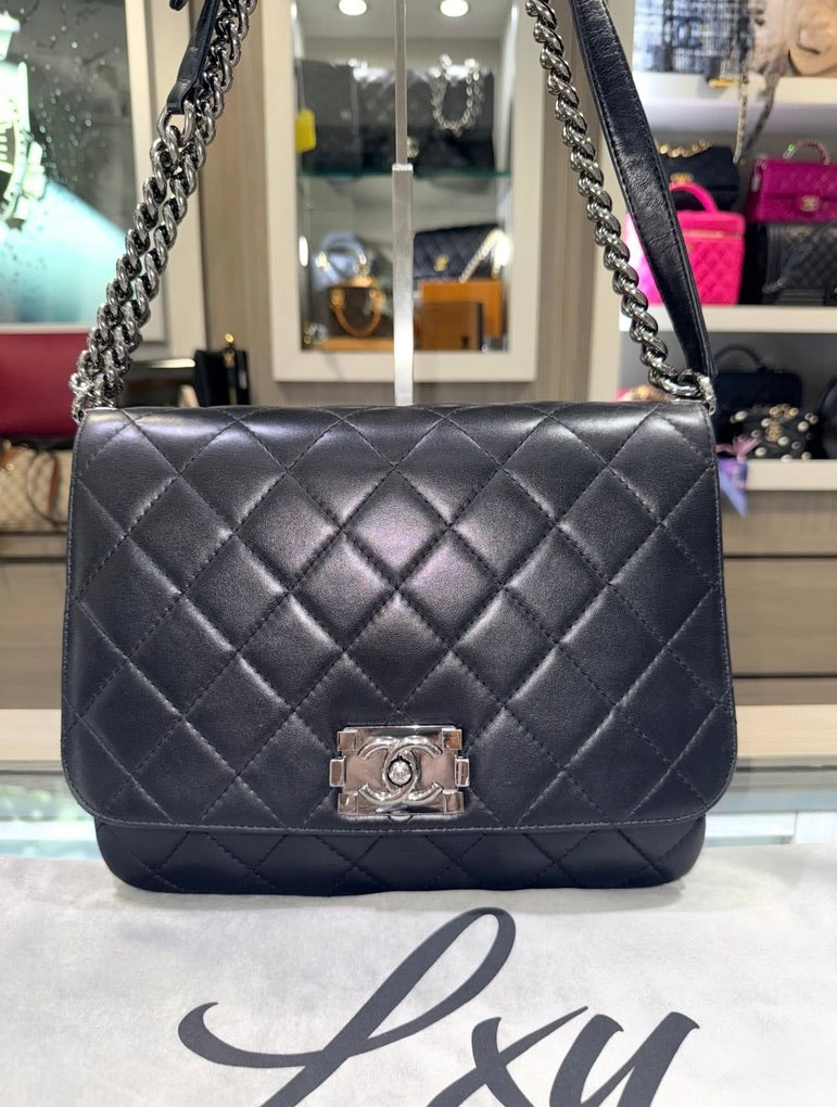 Pre-Owned Chanel Large Boy Flap Bag Black Lambskin with Silver Hardware (2012, 16 Series)