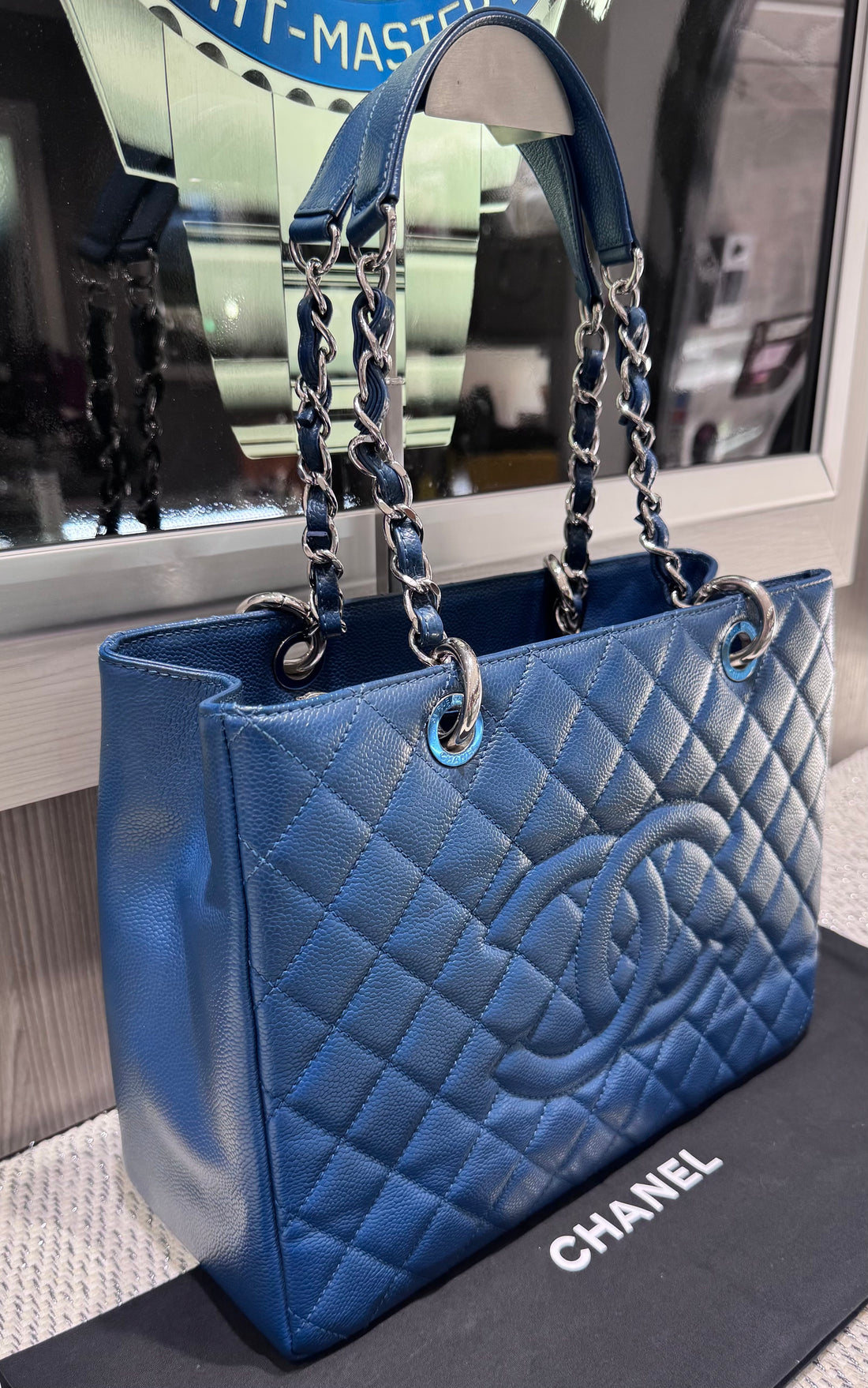 Pre-owned Chanel Caviar Quilted Grand Shopping Tote GST in Royal Blue (2012-2013)