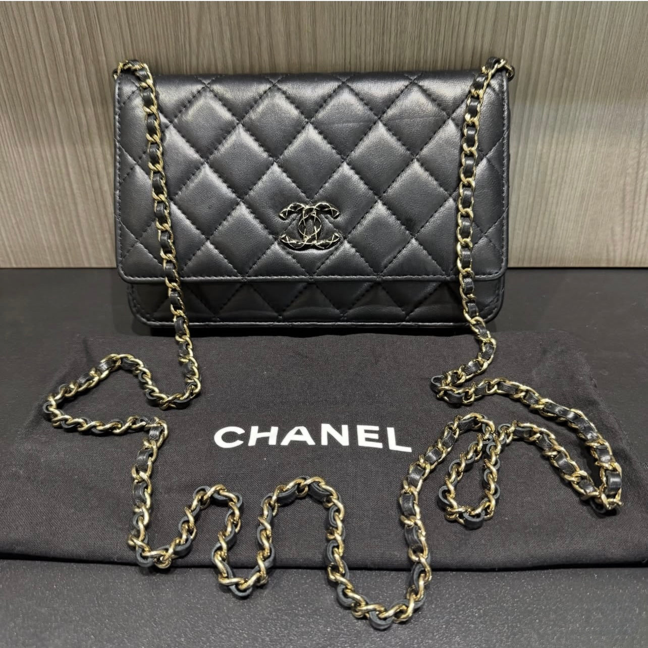 Pre-Owned Chanel Enamel CC Black Lambskin Wallet on Chain