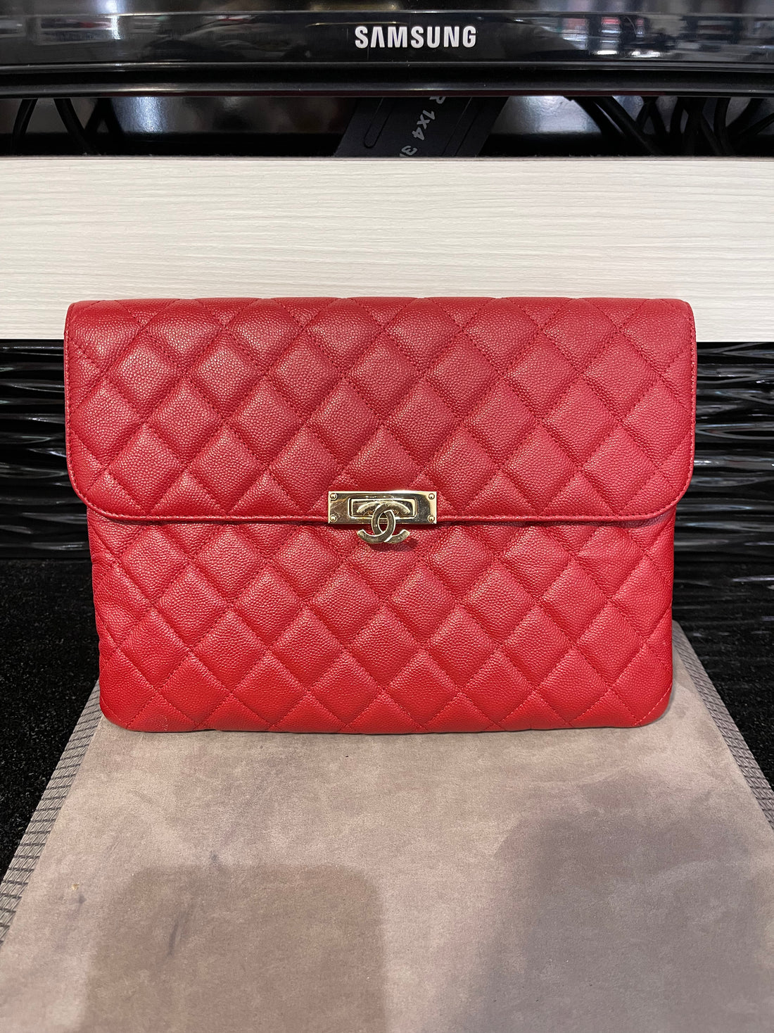 Pre-owned Chanel Red Quilted Caviar O Case pouch clutch