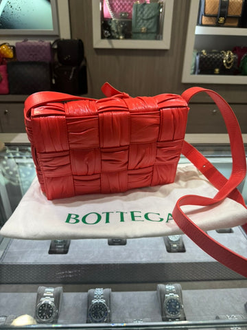 Unworn Bottega Veneta Plisse Padded cassette Coral B10239715Z