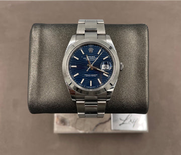 Pre-owned Rolex Men's Datejust 41mm ref.126300 Blue Fluted Dial Smooth Bezel on Oyster w/Box & Card