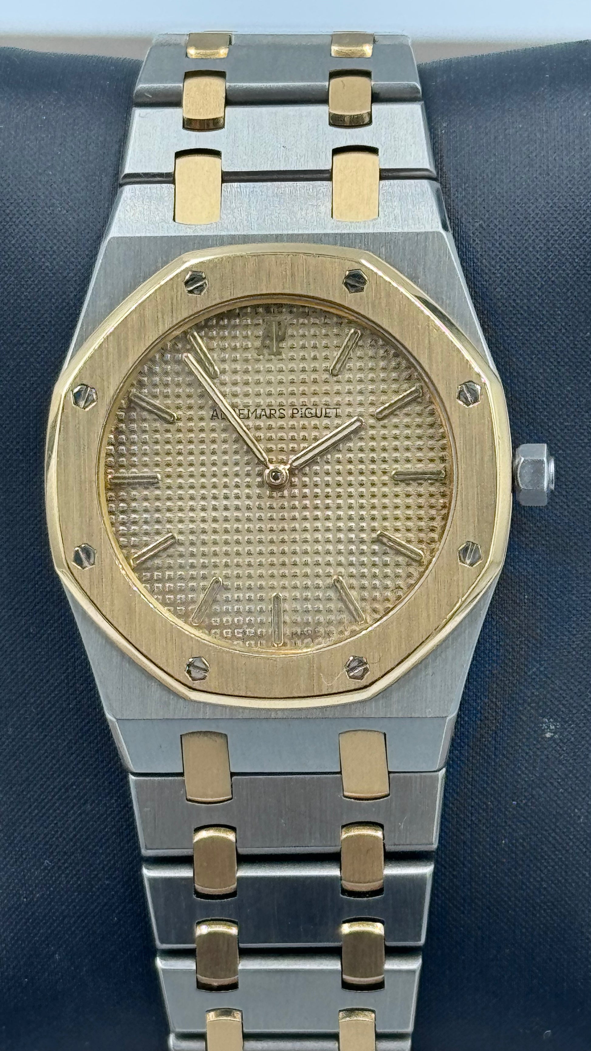 Pre-owned Audemars Piguet Royal Oak Ref. 56303SA (33mm) Champagne Dial (1994)