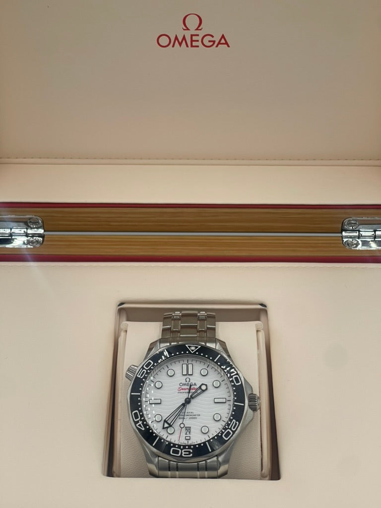 Pre-owned Omega Seamaster Diver 300M White Dial Automatic Men's Watch Ref. 210.30.42.20.04.001 CARD DATED 8-29-2024