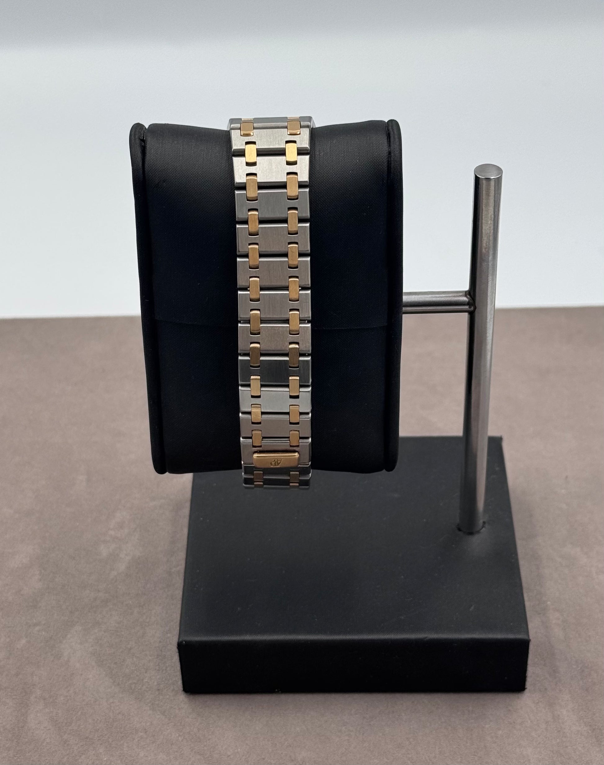 Pre-owned Audemars Piguet Royal Oak Ref. 56303SA (33mm) Champagne Dial (1994)