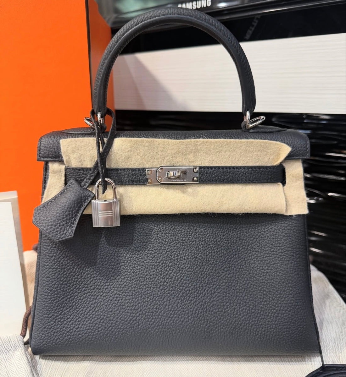 Unworn Hermes Kelly 25cm in Noir Togo leather with Palladium Hardware (2024)