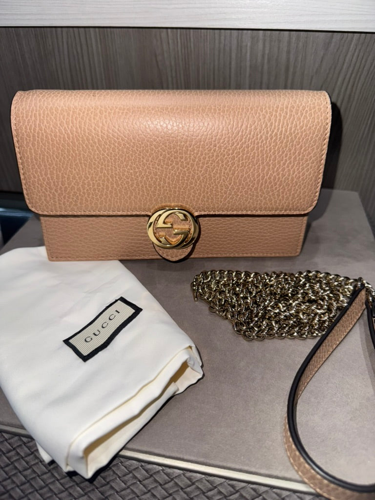 Unworn Classic Gucci Interlocking Tan Leather Wallet on Chain Style: 510314