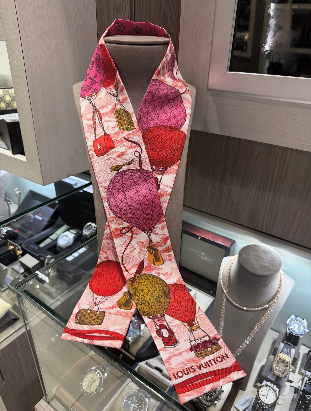 Pre-Owned Louis Vuitton Up and Away Poppy Silk Bandeau