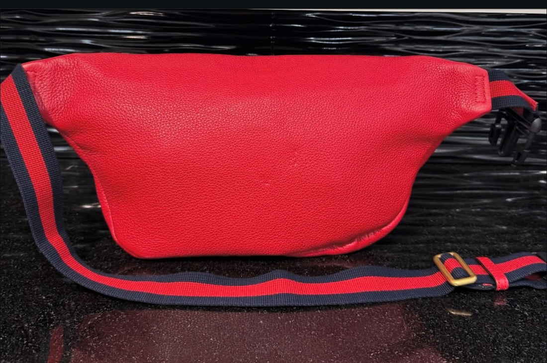 Pre-owned Gucci Logo Red Belt Bag Printed Leather Style: 493869
