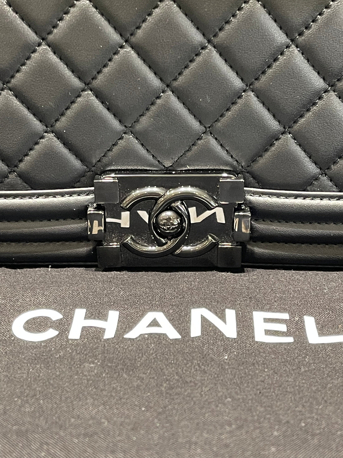 Pre-owned Chanel So Black Collection Boy Clutch with Removable Chain (2017–2018)