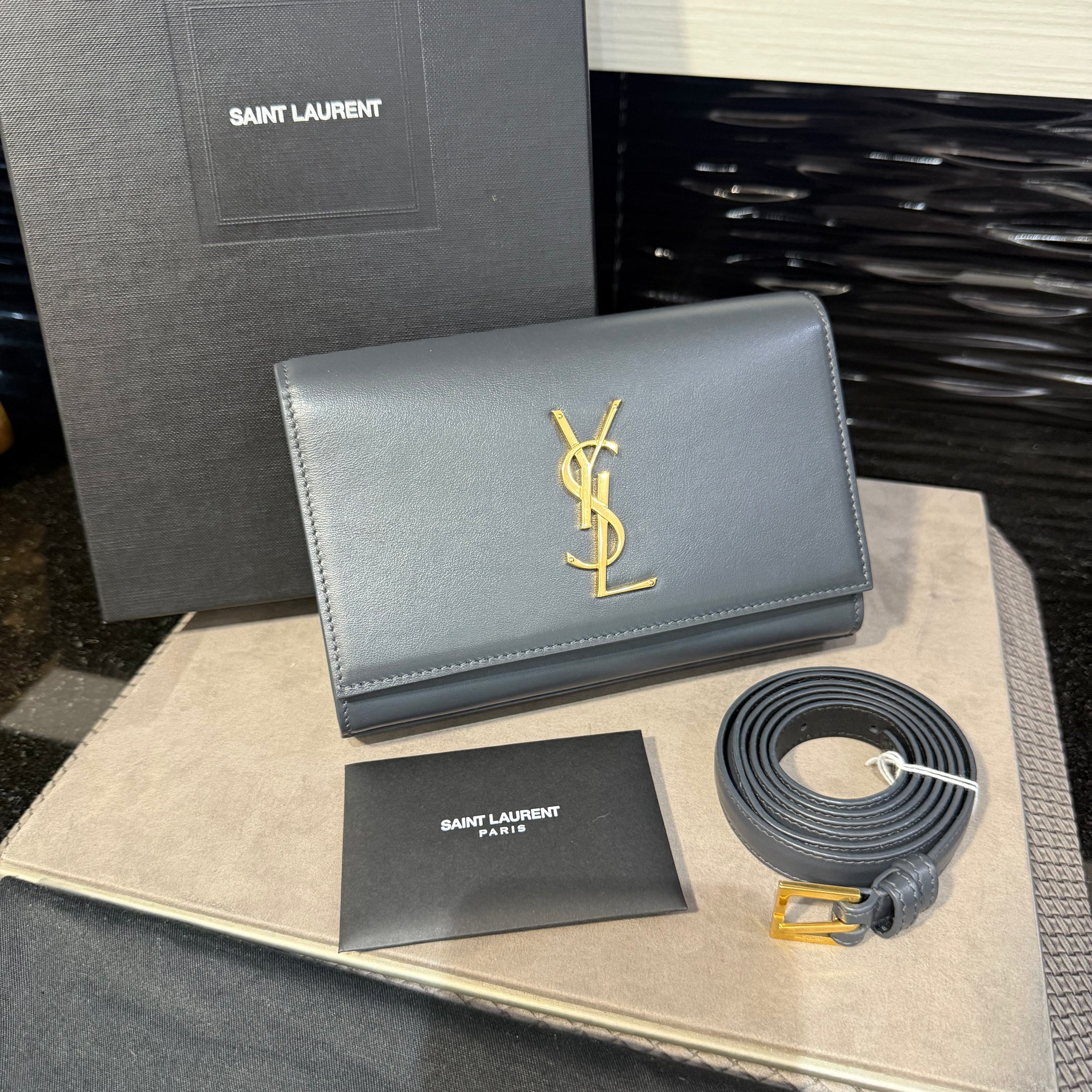 Pre-owned YSL Saint Laurent KATE belt bag in grain de poudre-embossed leather Grey smoke (2019)