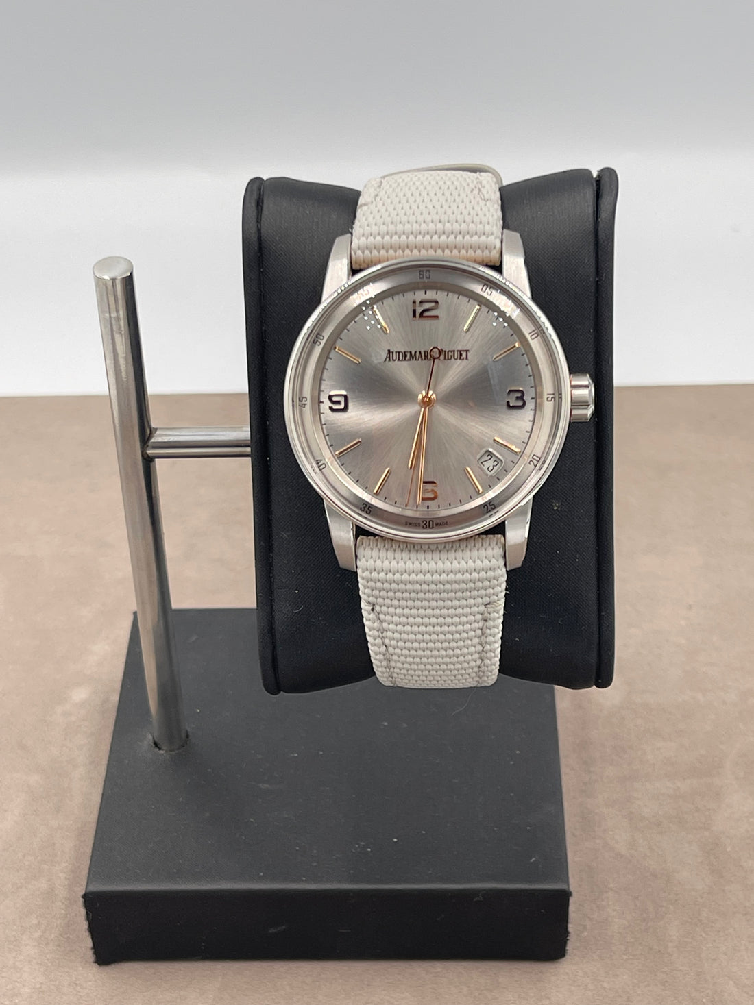 Pre-owned Audermars Piguet CODE 11.59 41mm ref.15210CR Silver Dial 18k White & Rose Gold Grey Strap w/Box & Card (2021)