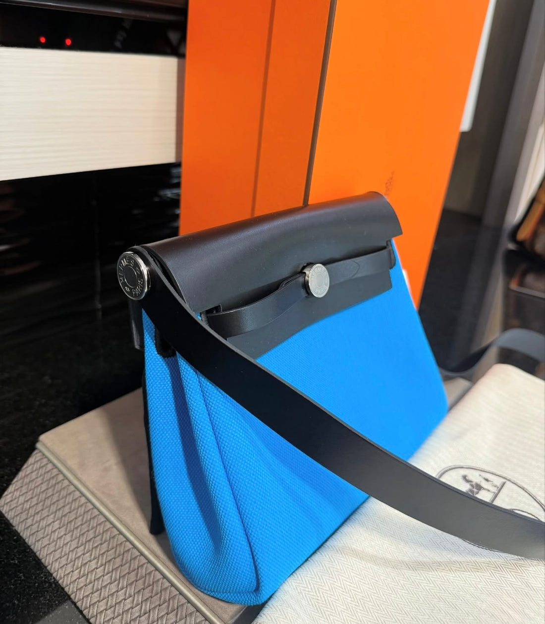 Unworn Hermes Military Toile Vache Hunter Herbag Zip Retourne 20 Bleu Riviera Black (2025)