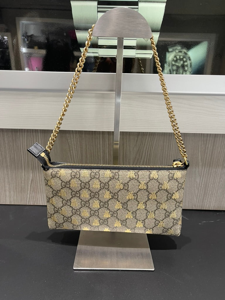 Pre-owned Gucci GG Supreme Bee Wallet on Chain