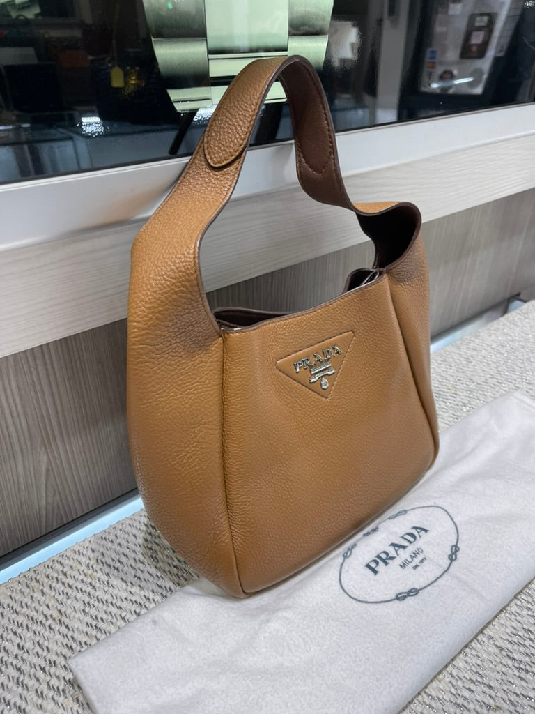 Pre-owned Prada Dynamique Daino Vitello Small Hobo in Camel Brown