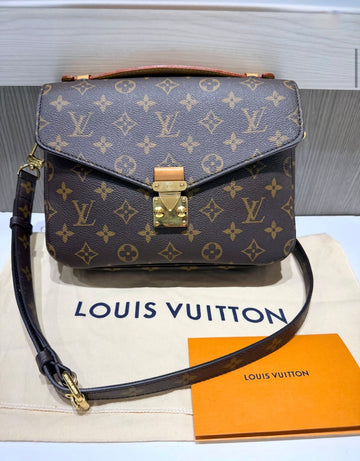 Pre-Owned Louis Vuitton Pochette Métis Monogram