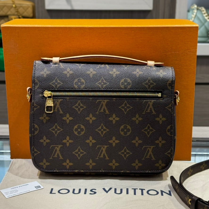 Unworn Louis Vuitton Monogram Pochette Metis M44875