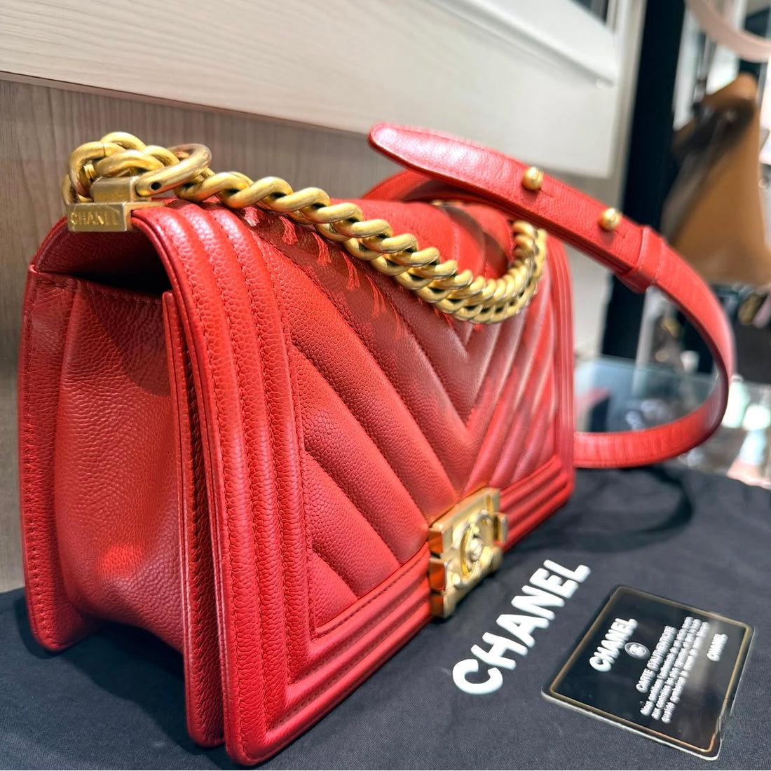 Pre-owned Chanel Old Medium Boy Bag Red Chevron Quilted Leather Antique Gold Hardware (2018)