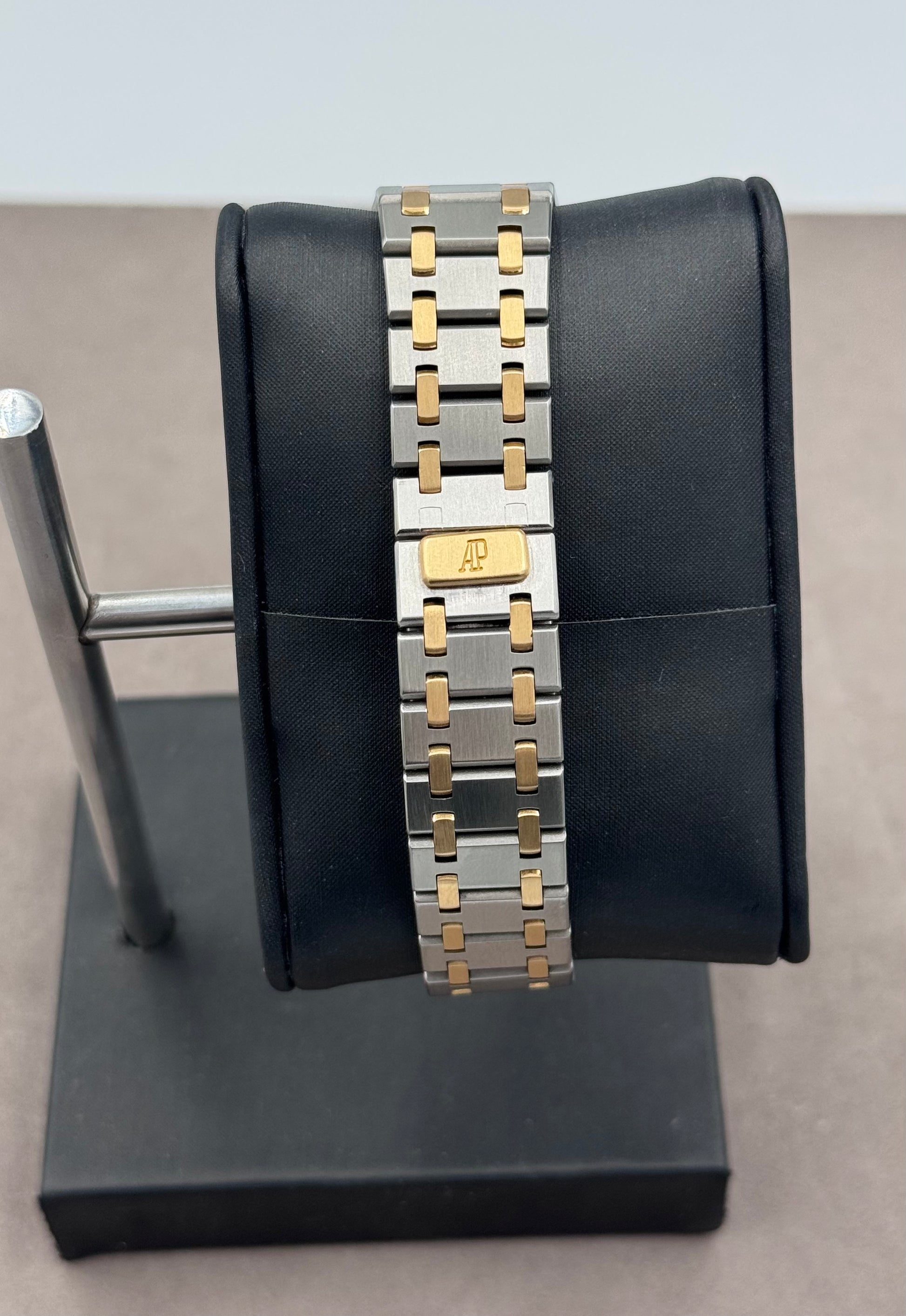 Pre-owned Audemars Piguet Royal Oak Ref. 56303SA (33mm) Champagne Dial (1994)