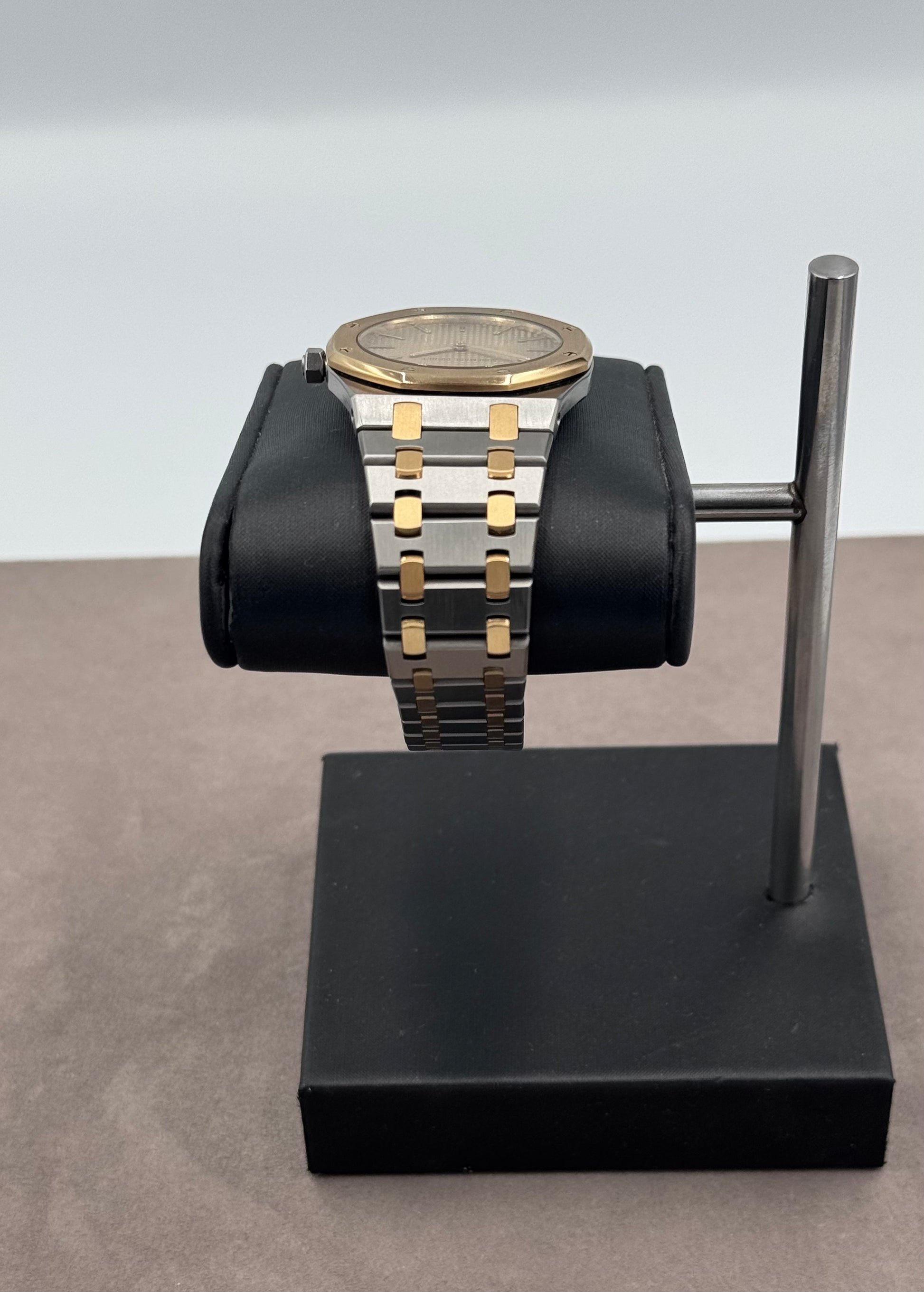 Pre-owned Audemars Piguet Royal Oak Ref. 56303SA (33mm) Champagne Dial (1994)