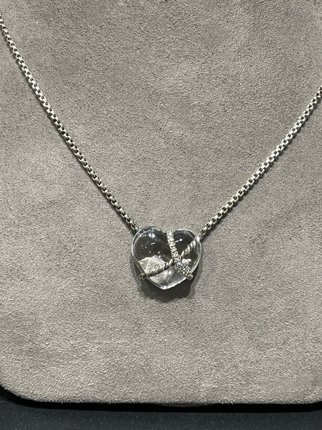 Pre-owned David Yurman Le Petit Coeur Sculpted Heart Chain 17" Necklace with Crystal and Diamonds