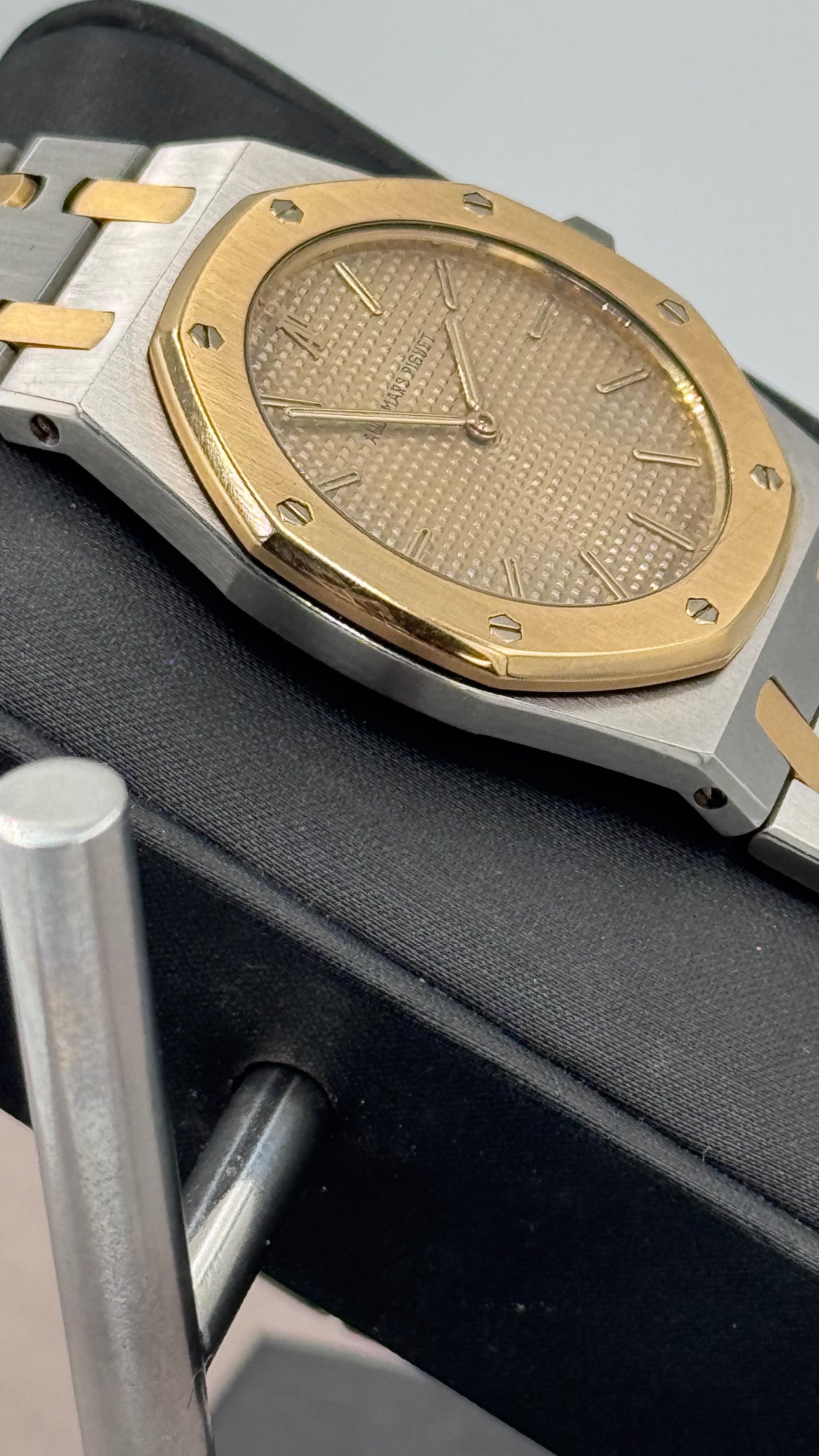 Pre-owned Audemars Piguet Royal Oak Ref. 56303SA (33mm) Champagne Dial (1994)