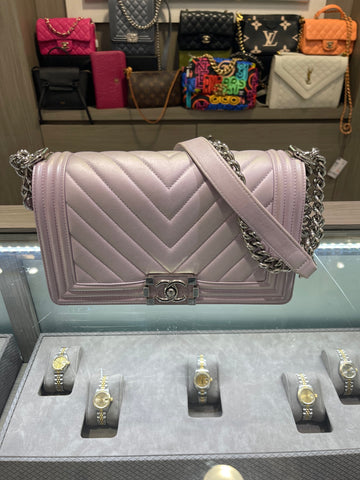Pre-owned Chanel Boy Flap Bag Iridescent Chevron Lambskin Old Medium (2018)