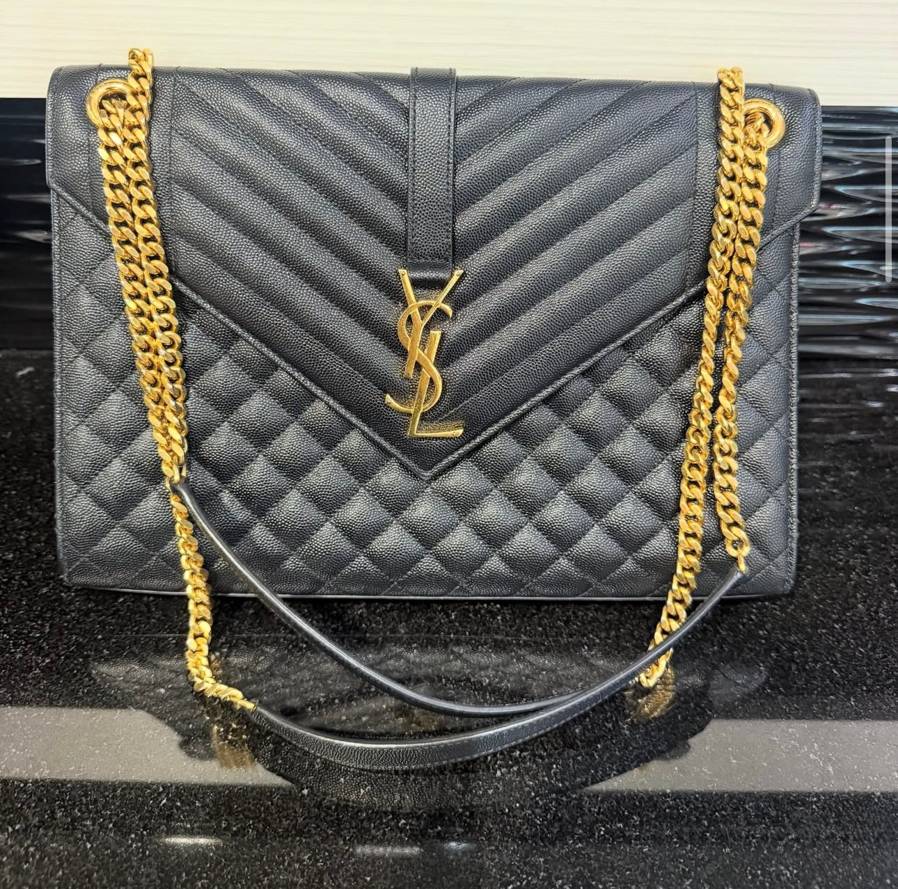 【最終値下】イブサンローラン レディースQZ 美品 稼動品 Buy & Sell yves saint laurent handbags for Women in LXY Philly