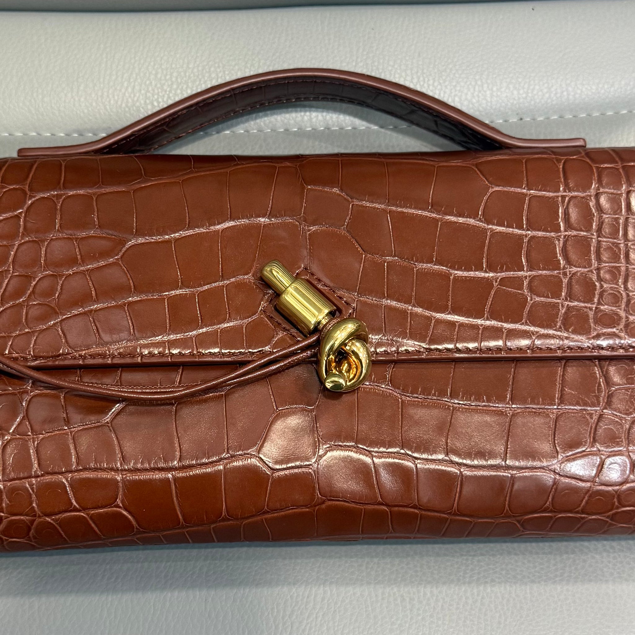 Unworn Bottega Veneta Andiamo Alligator Clutch Brown GHW R004918964