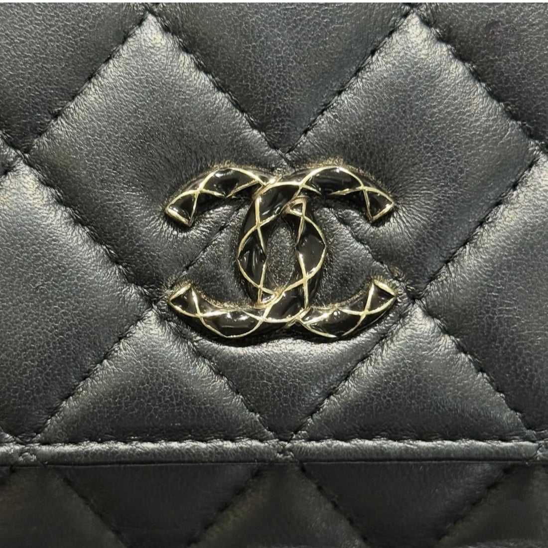 Pre-Owned Chanel Enamel CC Black Lambskin Wallet on Chain