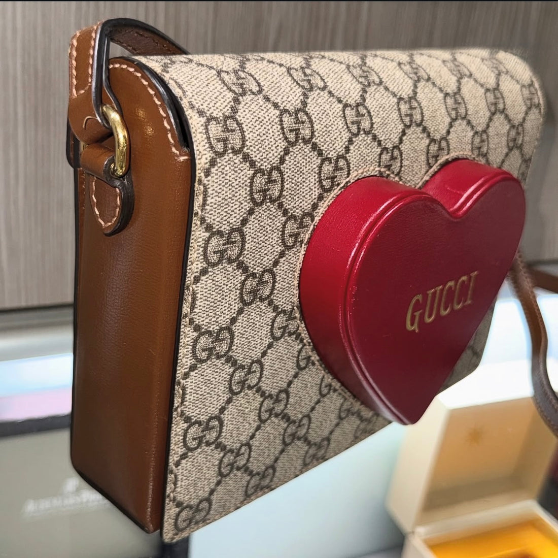 Pre-owned Gucci Heart Crossbody Bag 637048
