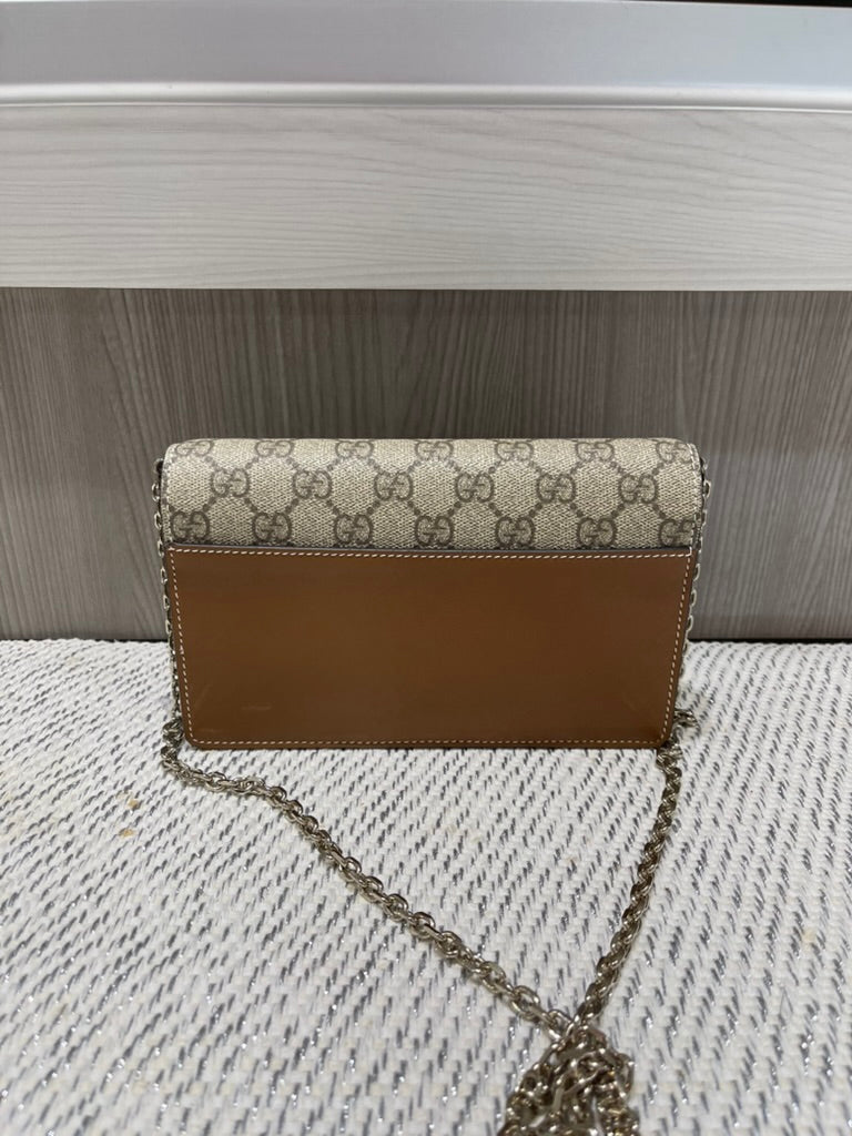 Pre-owned Gucci Emblem Wallet on Chain Supreme and Camel brown leather Style: 838151