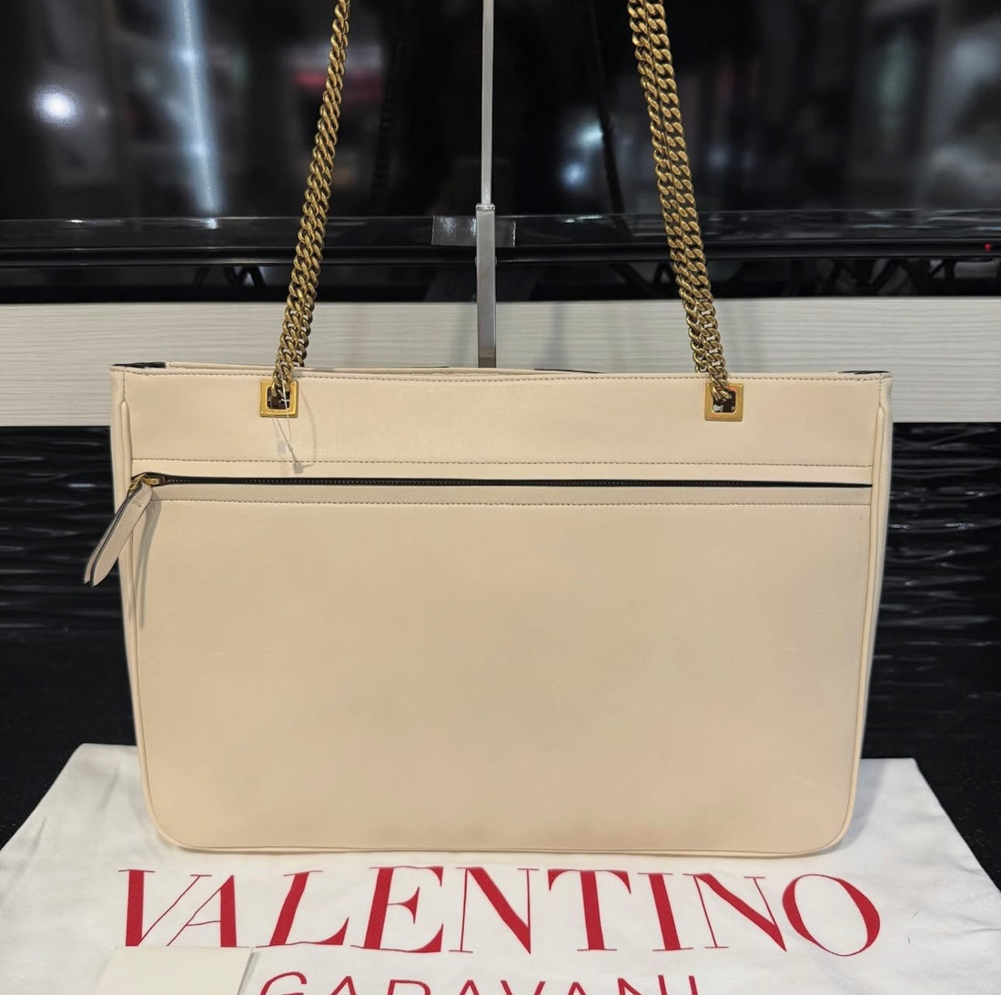 Unworn Valentino Garavani Viva Superstar Medium Nappa Leather Shopping Bag