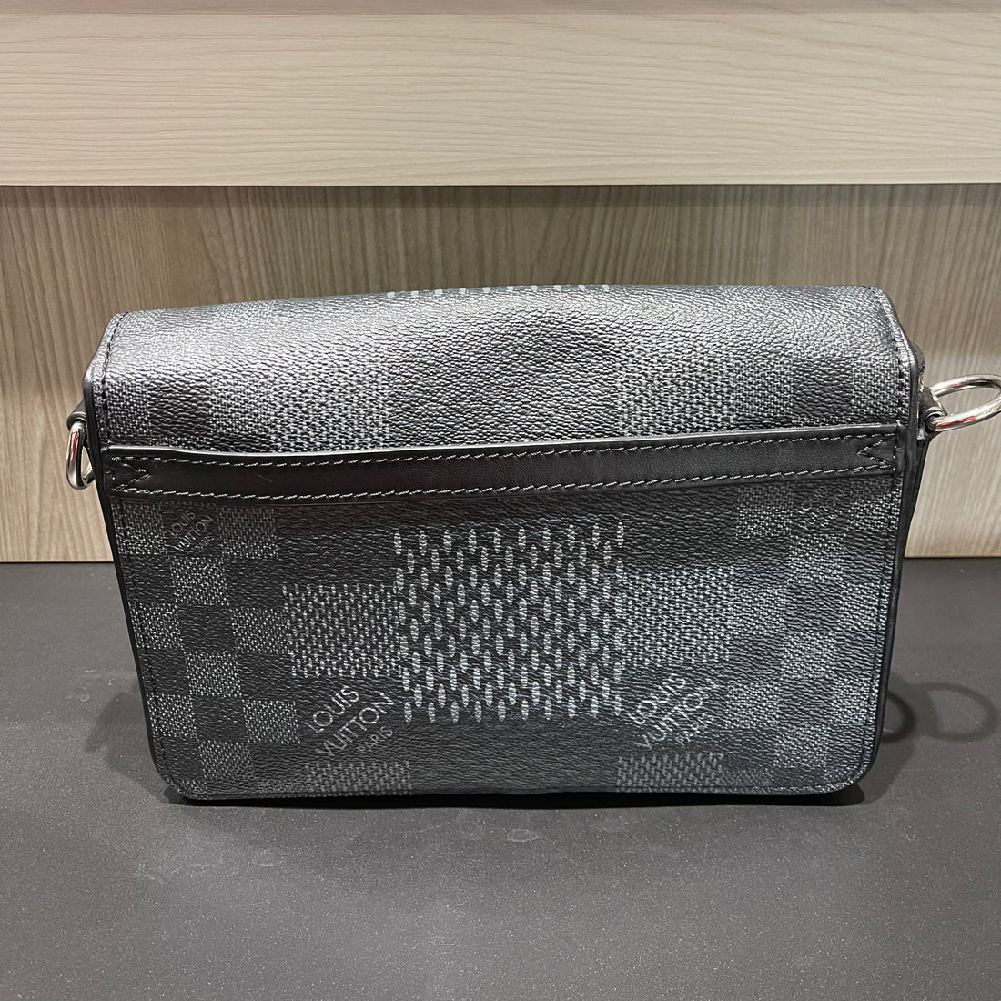 Pre-Owned Louis Vuitton Damier Graphite Studio Messenger