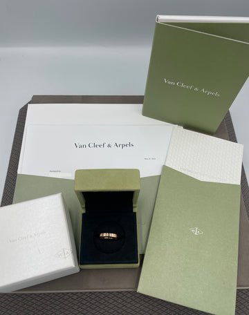 Pre-owned Van Cleef & Arpels Toujours Signature Étoiles Wedding Band 18k Rose Gold Size: 58 / US 8.5