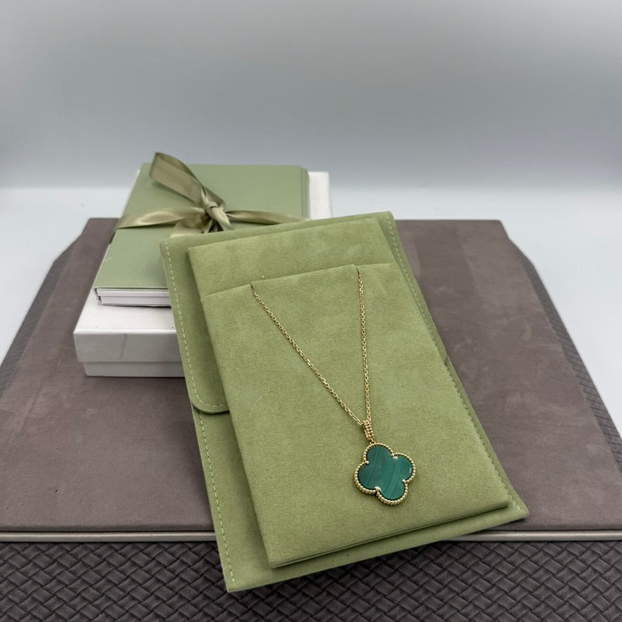 Pre-Owned Van Cleef & Arpels Magic Alhambra Long Necklace 1 Motif Malachite 18K Yellow Gold Ref. VCARO3MG00