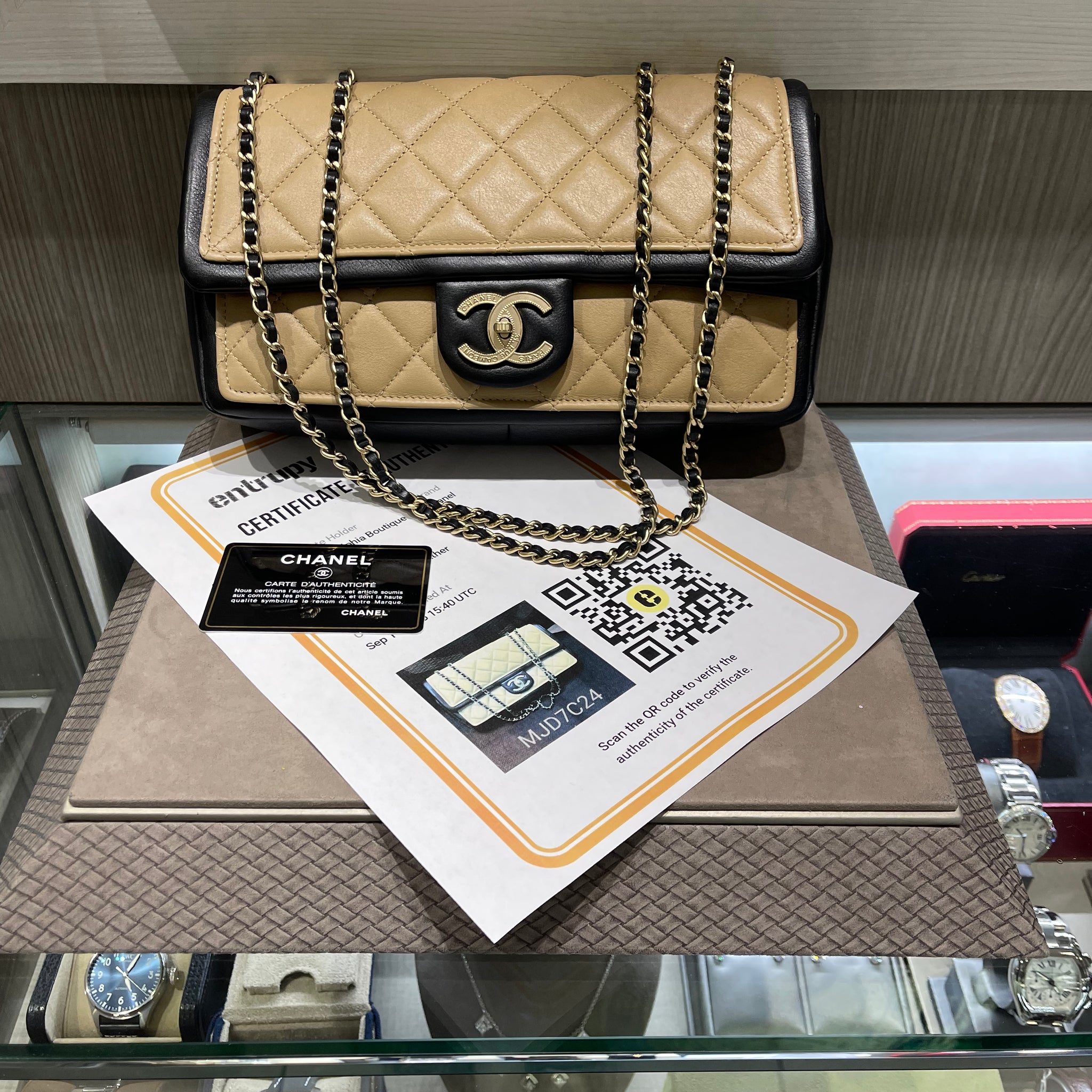 Pre-owned Chanel Medium Graphic Flap Bag in Crème and Black